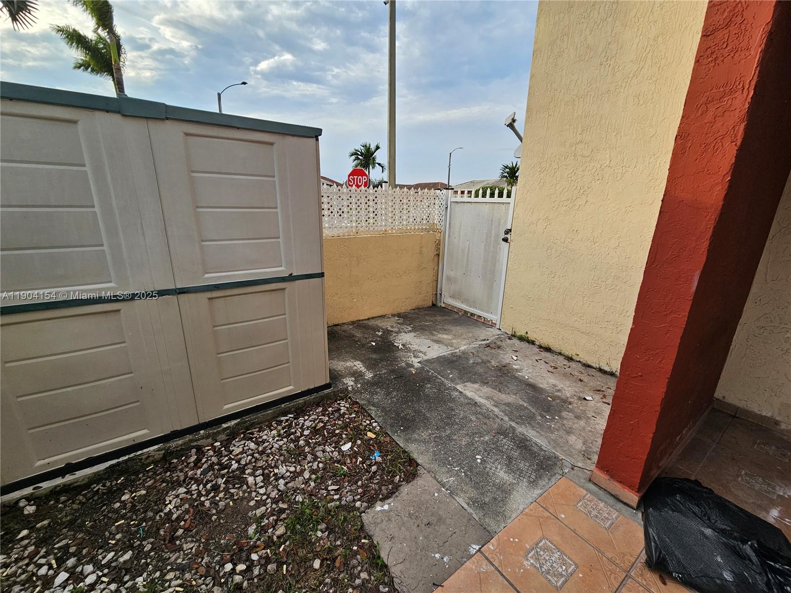 GARDEN VILLAS CONDO I - Residential Lease