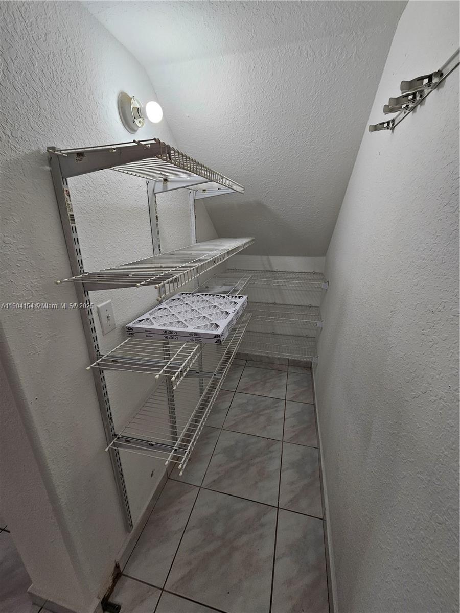 GARDEN VILLAS CONDO I - Residential Lease