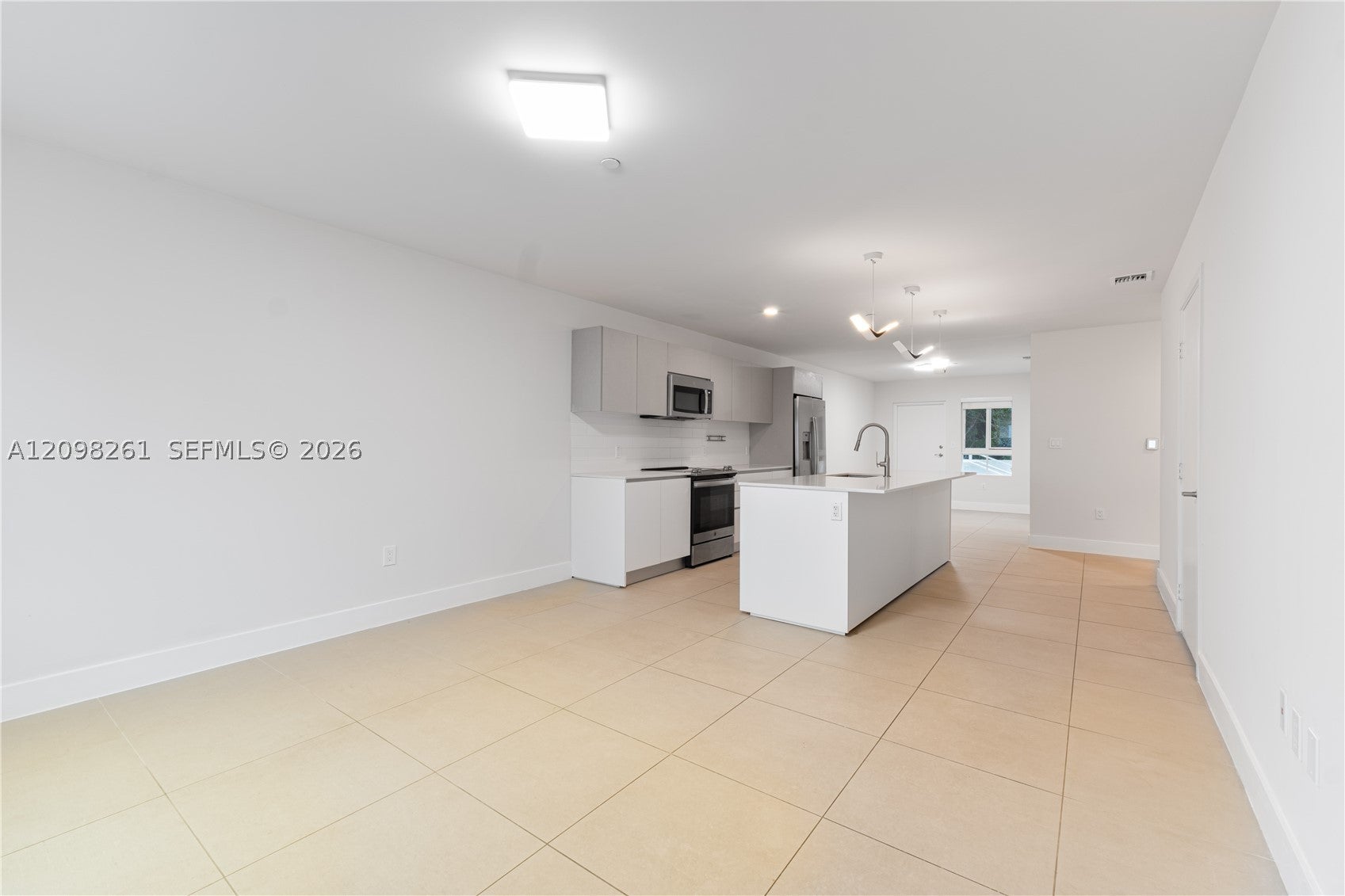 2555 NE 193rd St 2102