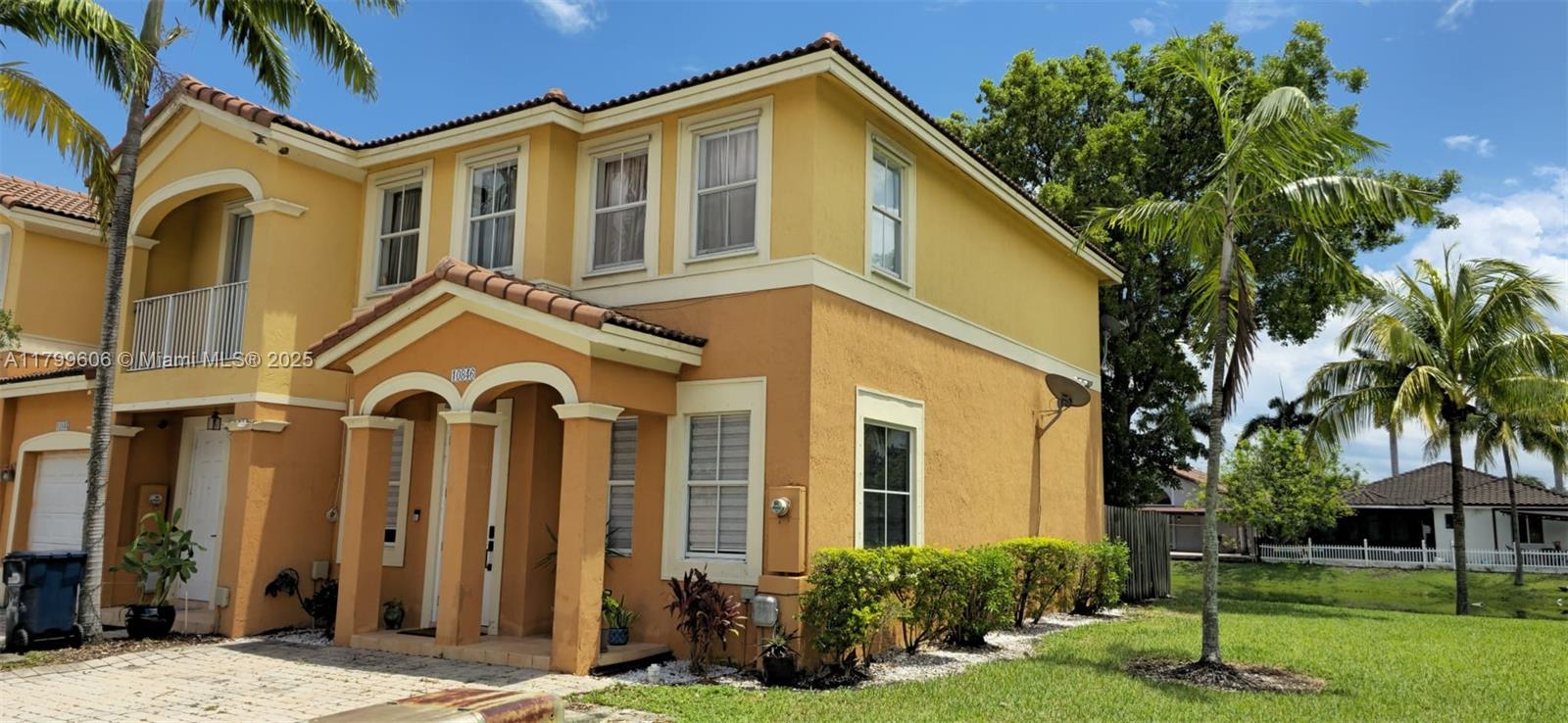 Property for Sale at 10846 Sw 240th Ln, Homestead, Miami-Dade County, Florida - Bedrooms: 3 
Bathrooms: 3  - $415,000