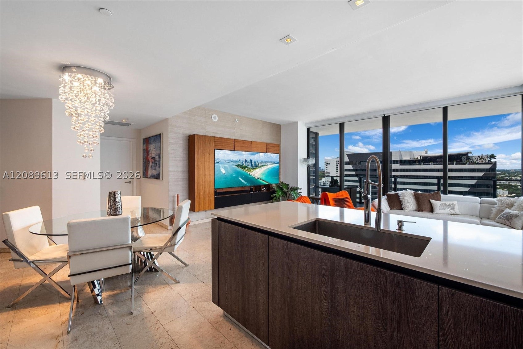 88 SW 7th St 1812