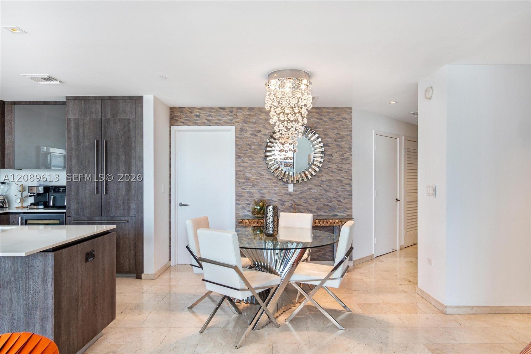 88 SW 7th St 1812