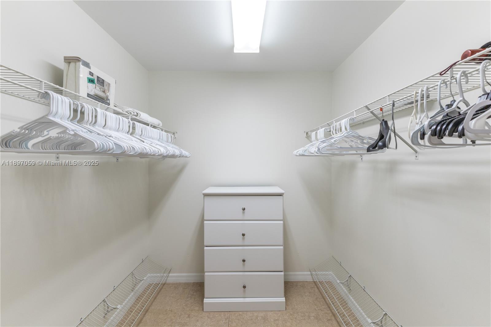 THE COLLINS CONDO - Residential Lease