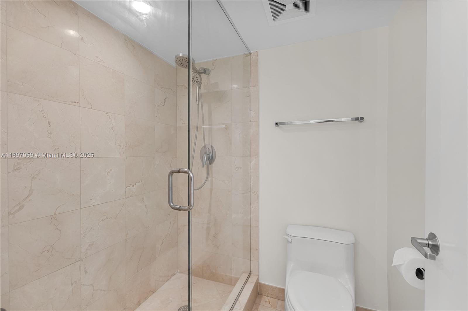 THE COLLINS CONDO - Residential Lease