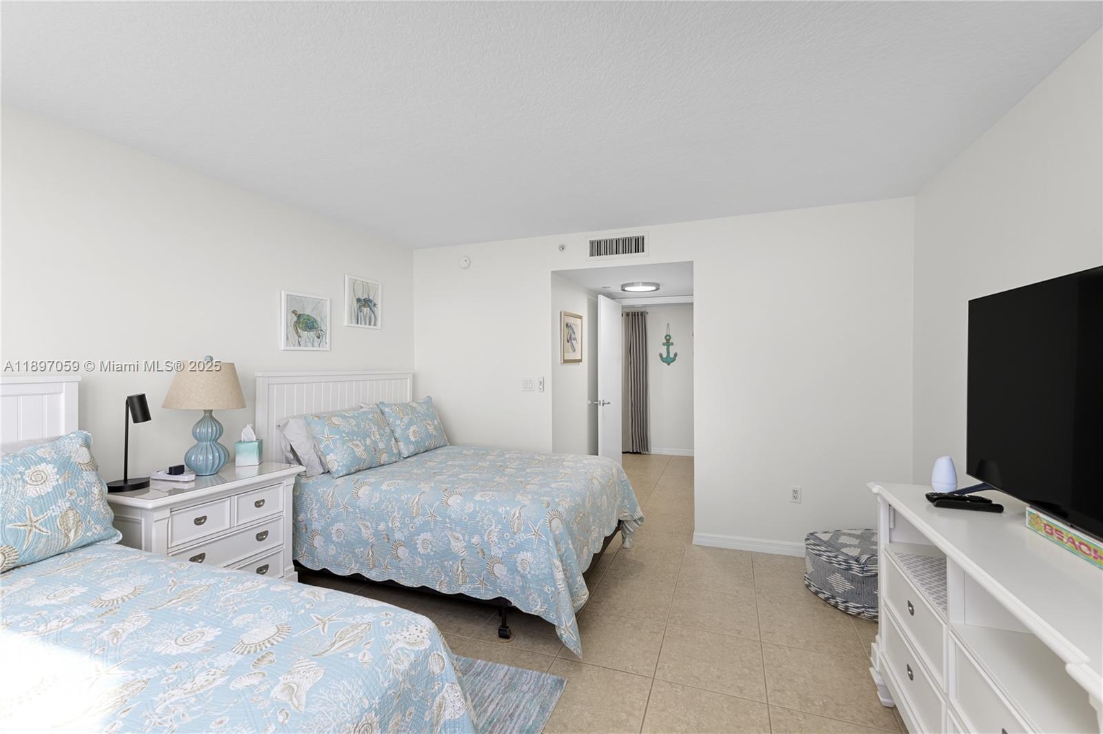 THE COLLINS CONDO - Residential Lease