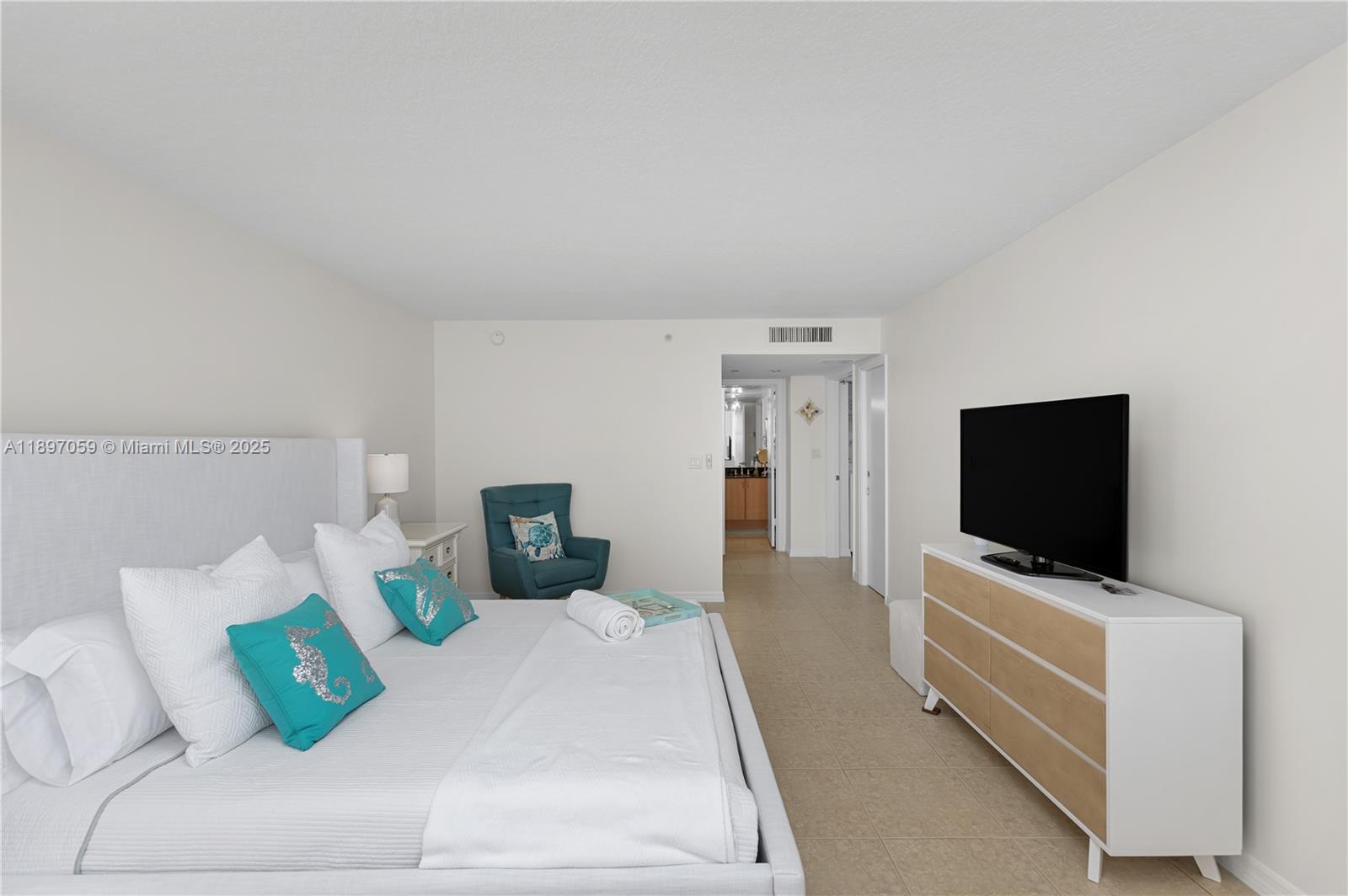 THE COLLINS CONDO - Residential Lease