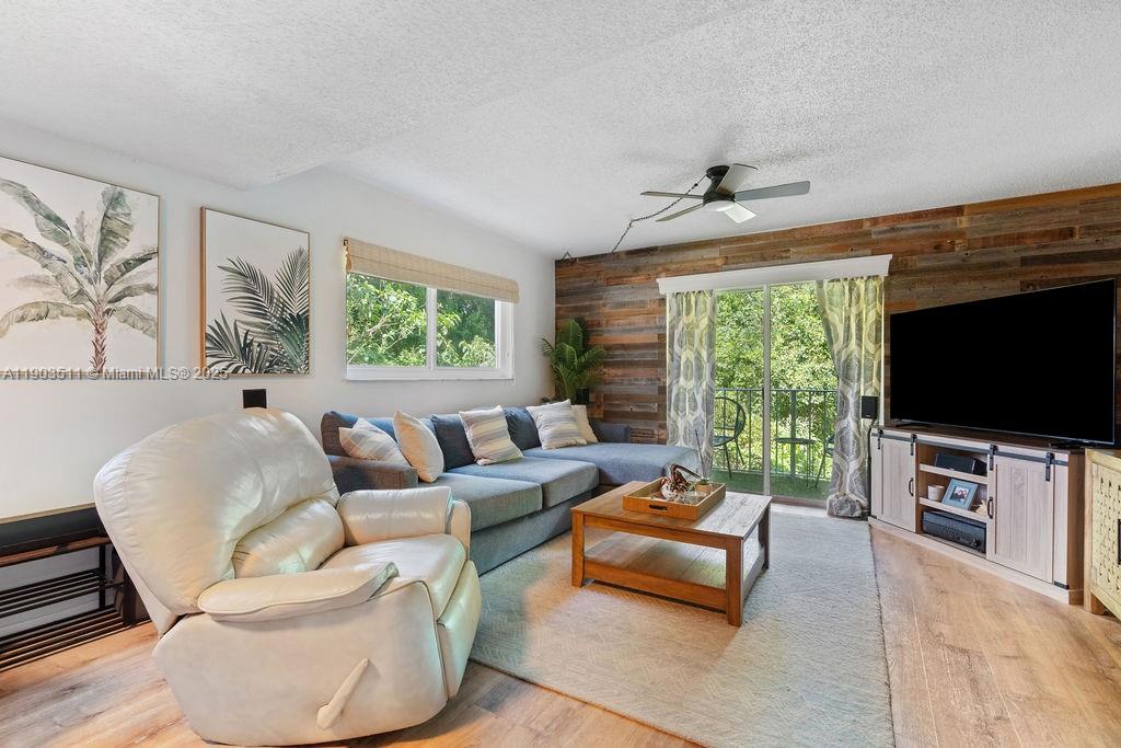 HOLIDAY BY THE SEA - Residential