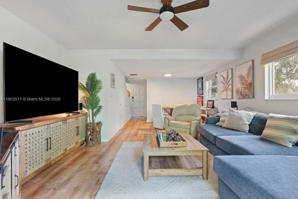 HOLIDAY BY THE SEA - Residential