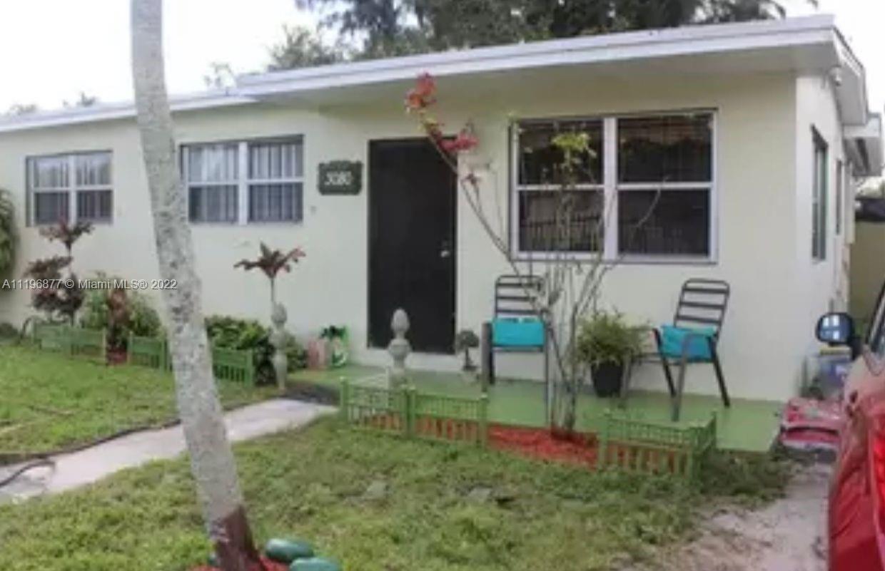 Great 2/2 centrally located in Miami Dade. This rental includes water and electricity, 1st, last and deposit required to move in. Tenant must apply with Management company to obtain approval.