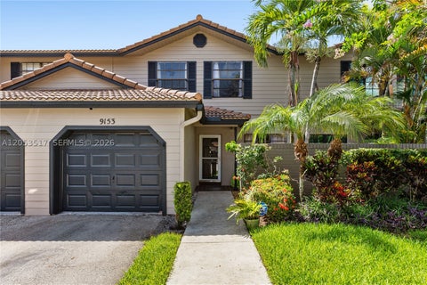 Photo of 9153 Vineyard Lake Dr, Plantation, FL 33324 (MLS # A12053517)
