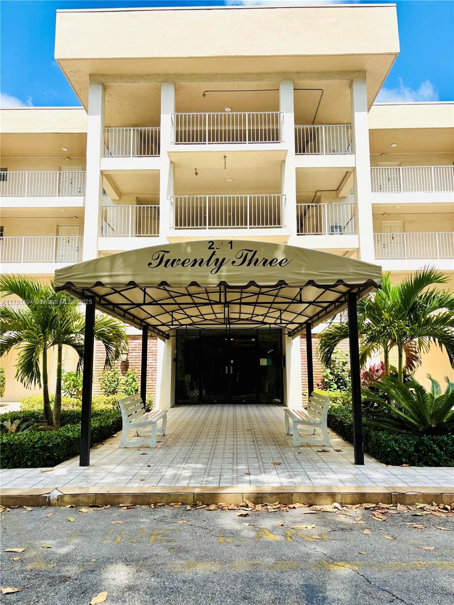 Rental Property at 2601 S Course Dr 201, Pompano Beach, Broward County, Florida - Bathrooms: 1  - $1,500 MO.