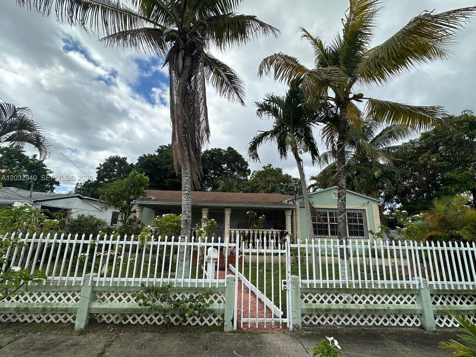 1376 NW 45th St