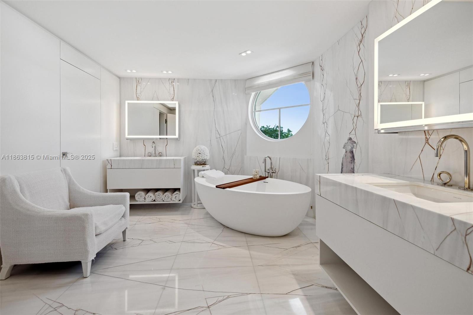 BEACON HARBOUR CONDO - Residential