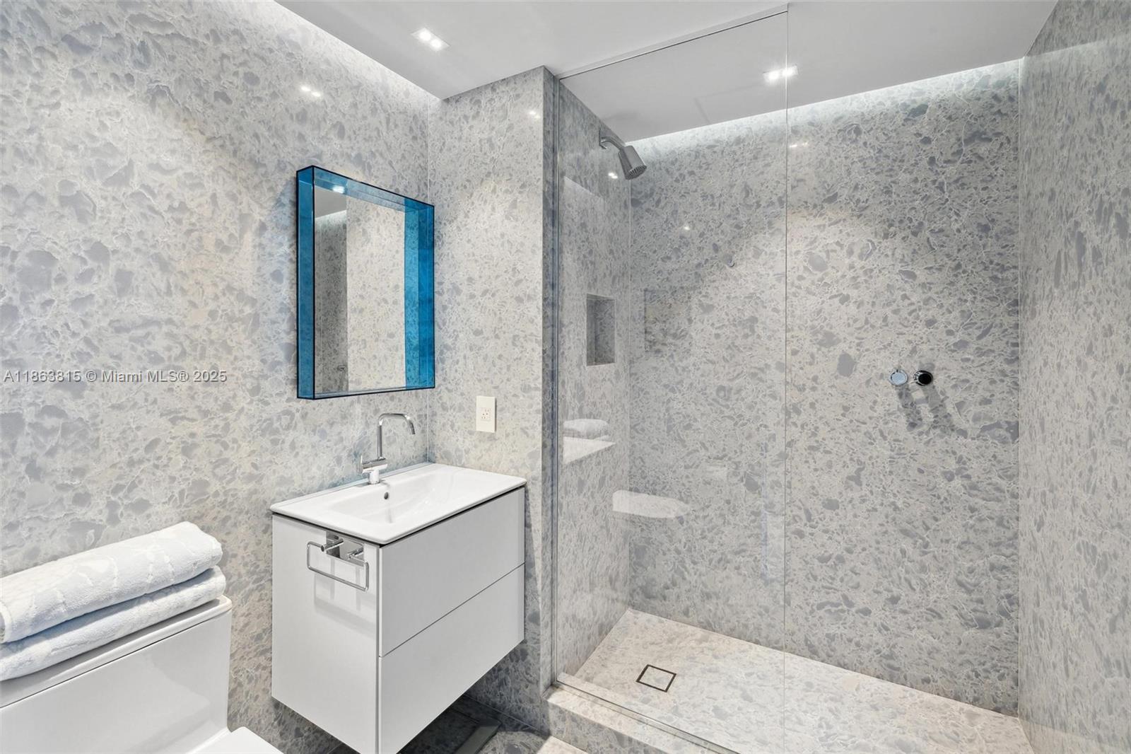 BEACON HARBOUR CONDO - Residential