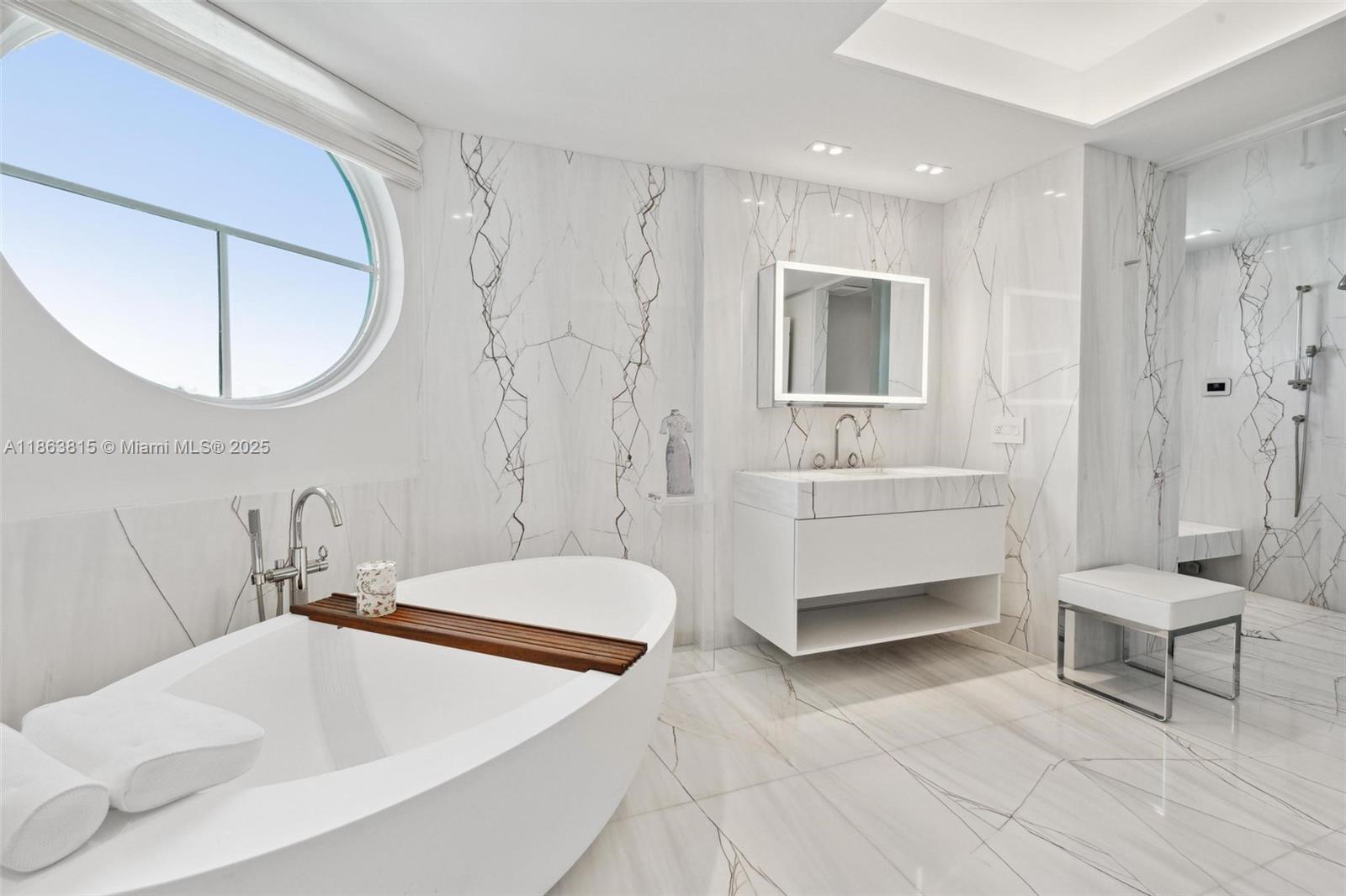 BEACON HARBOUR CONDO - Residential