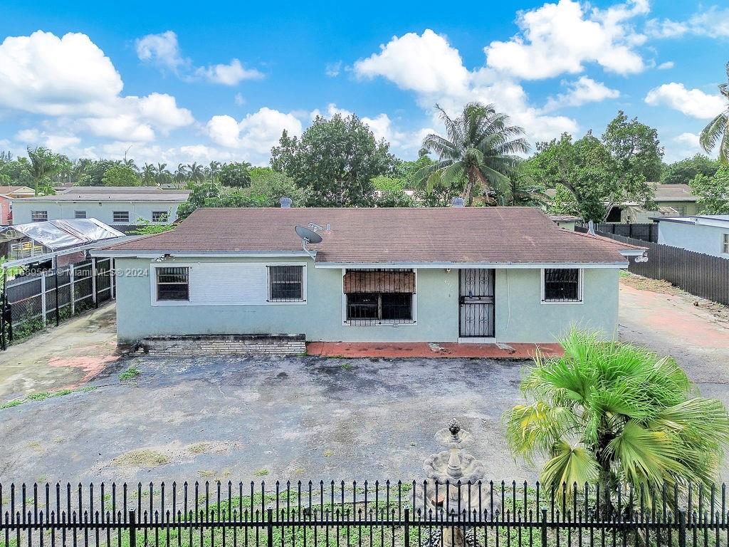 4480 Nw 201st St, Miami Gardens, Broward County, Florida - 5 Bedrooms  
3 Bathrooms - 