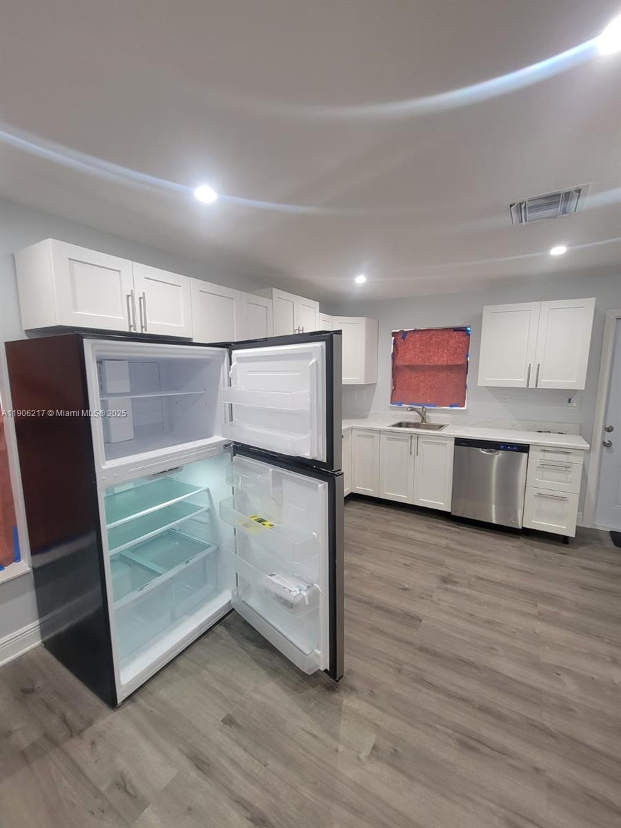 View photos, virtual tours, details... 1809 NW 8th Pl 1809