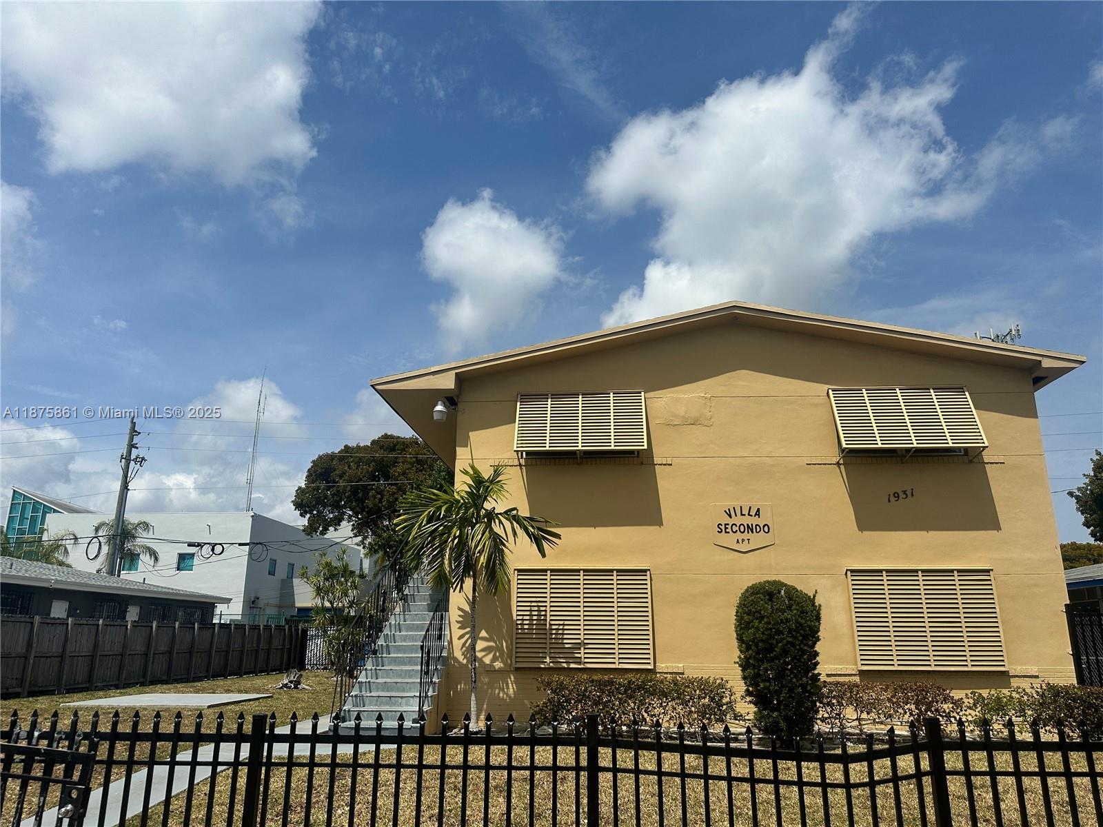 First and last will move you in. only 4 Units low traffic building. Fresh paint new floor installed . Close to city hall and fire department. water included in rent. fast approval
