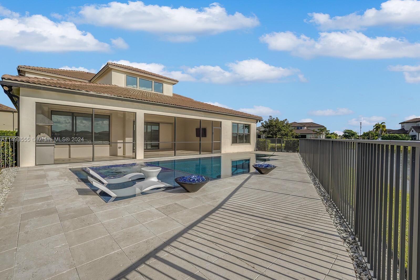 SONOMA ISLES - Residential