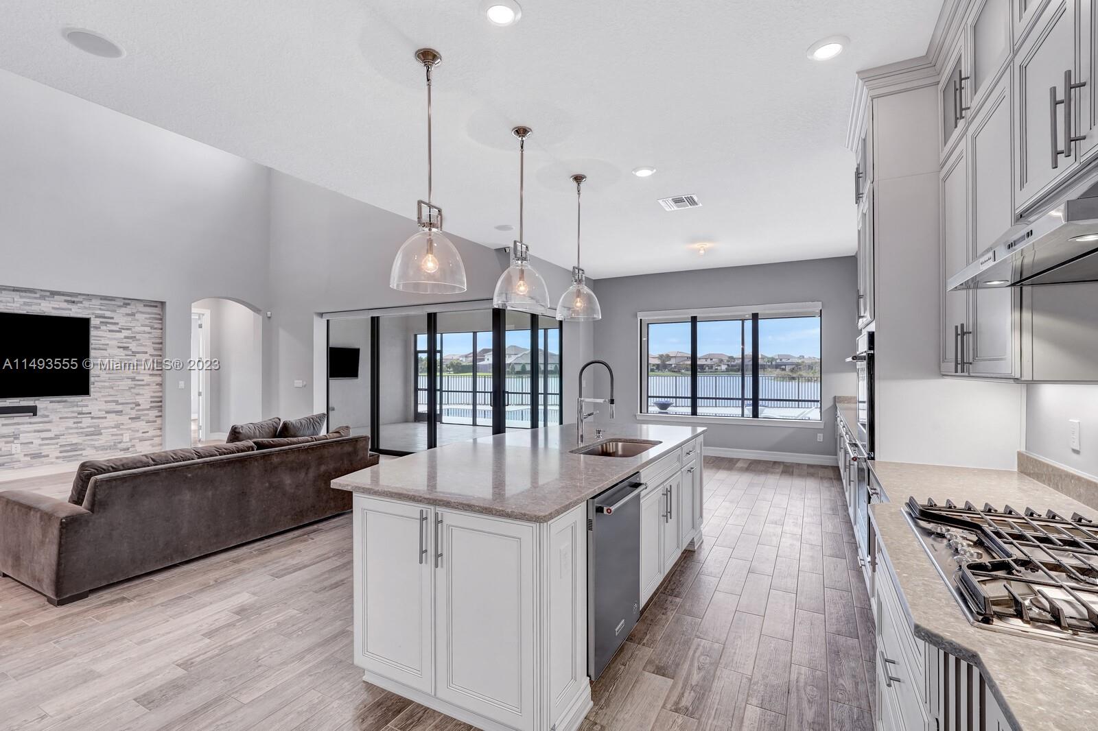 SONOMA ISLES - Residential