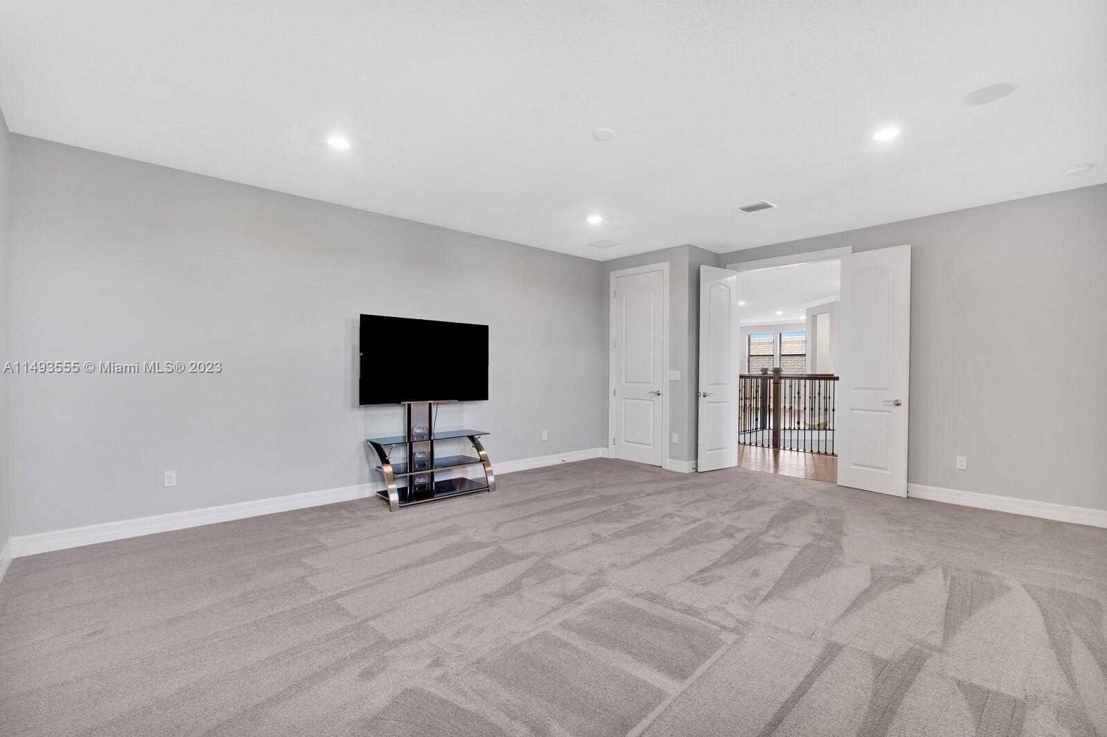 SONOMA ISLES - Residential