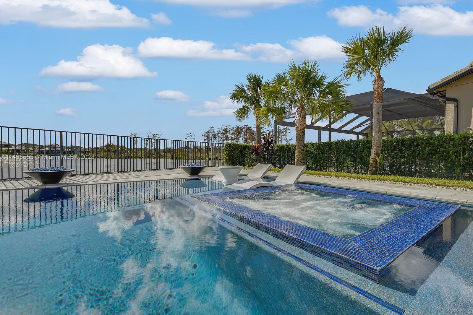 SONOMA ISLES - Residential