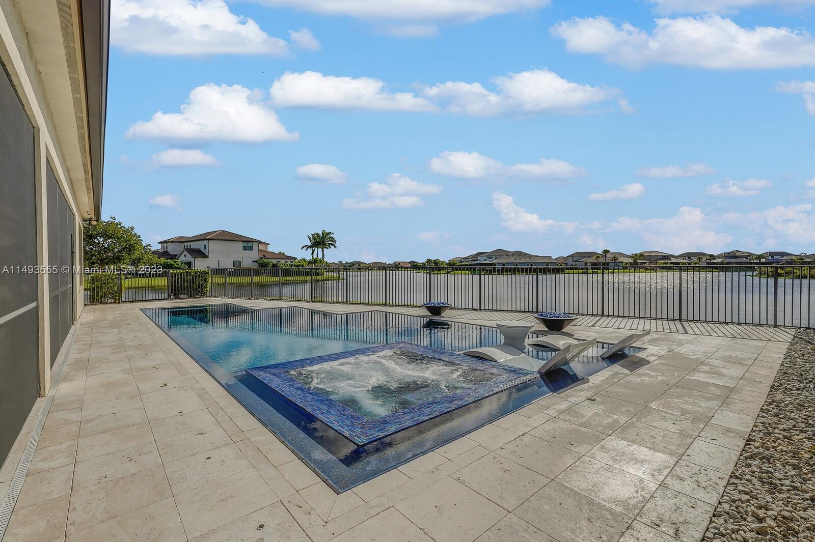 SONOMA ISLES - Residential