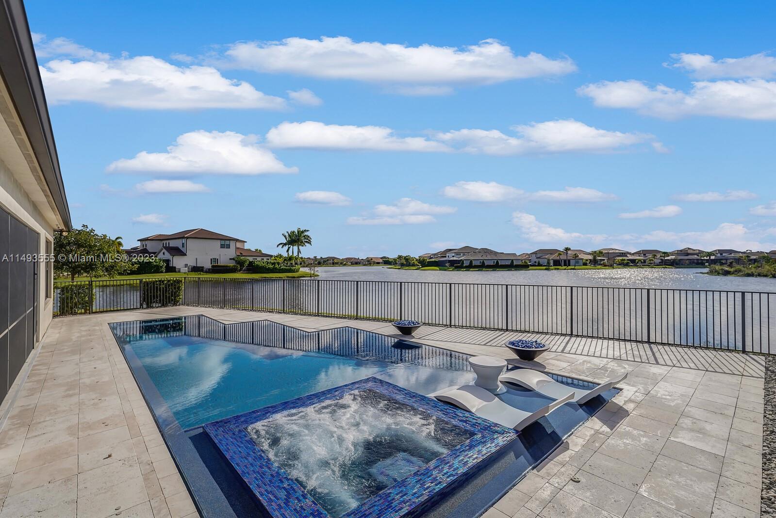 SONOMA ISLES - Residential