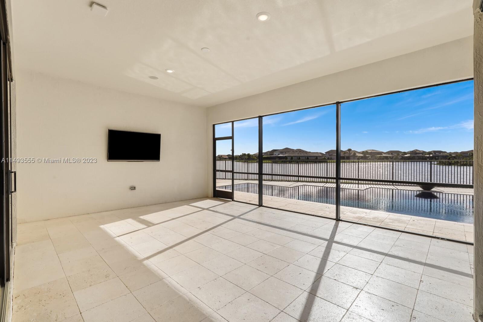 SONOMA ISLES - Residential