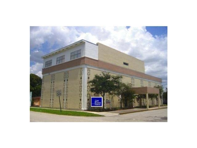 Free standing office building in a very convenient location. The offices perfectly suit any type of business due to its strategic location: ideal for medical offices, school, day care, lawyer's office, mortgage company and any other professional offices . Building has been completely remodeled. The roof is 10 years old.