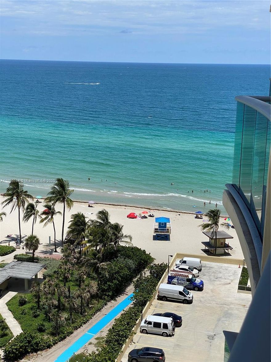 Fully furnished and equipped 1bd1bath apartment in oceanfront building with ocean and intracostal view.
Washer/Dryer in the unit. Resort style ameneties, including beach service, pool, fitness center, and more...
Prices vary with season.