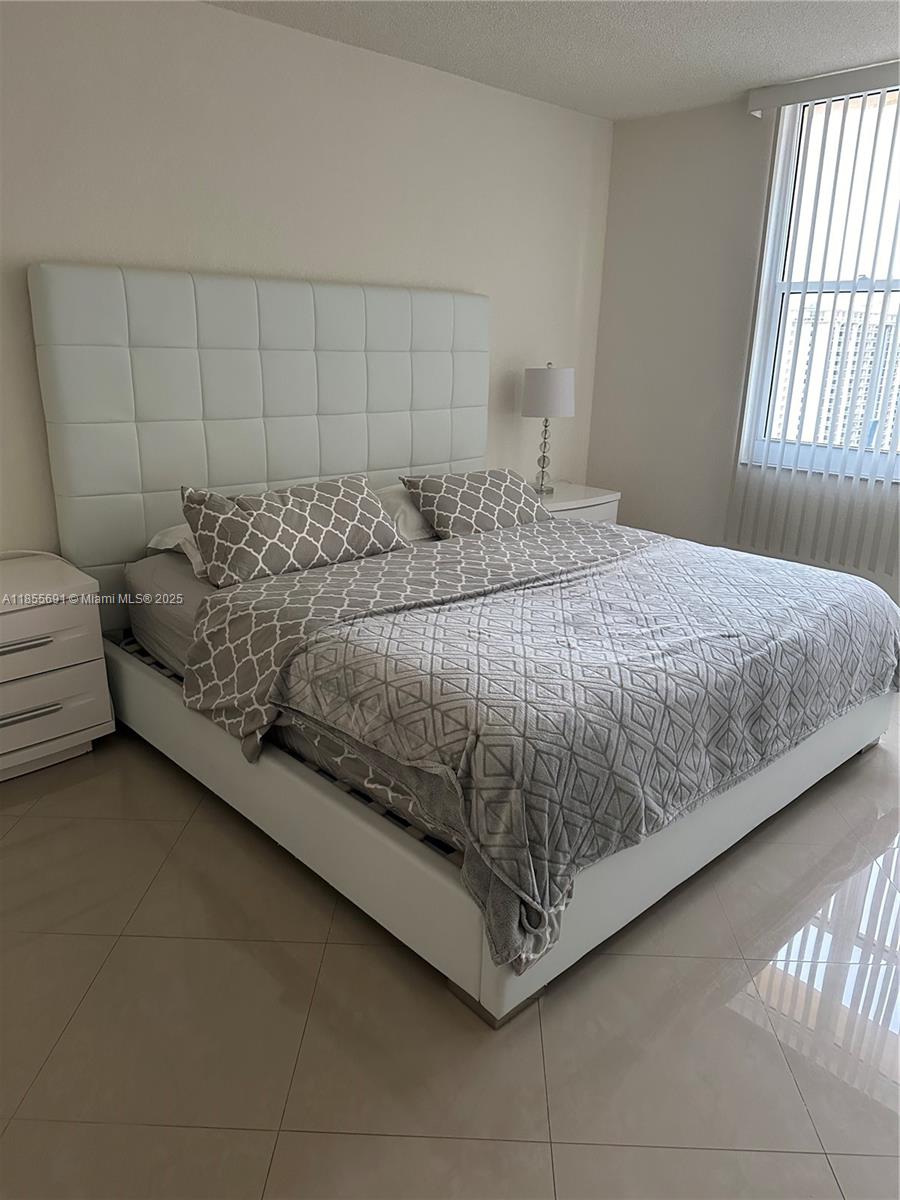 WAVE CONDO - Residential Lease