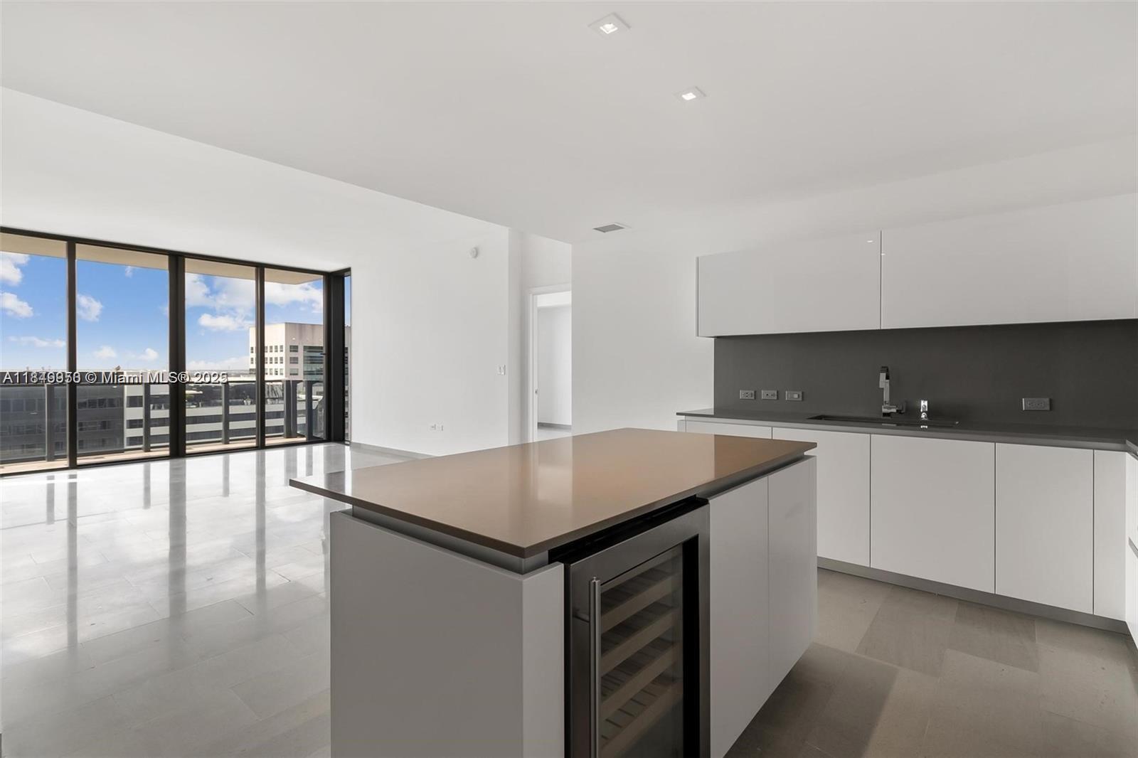 RISE CONDO - Residential