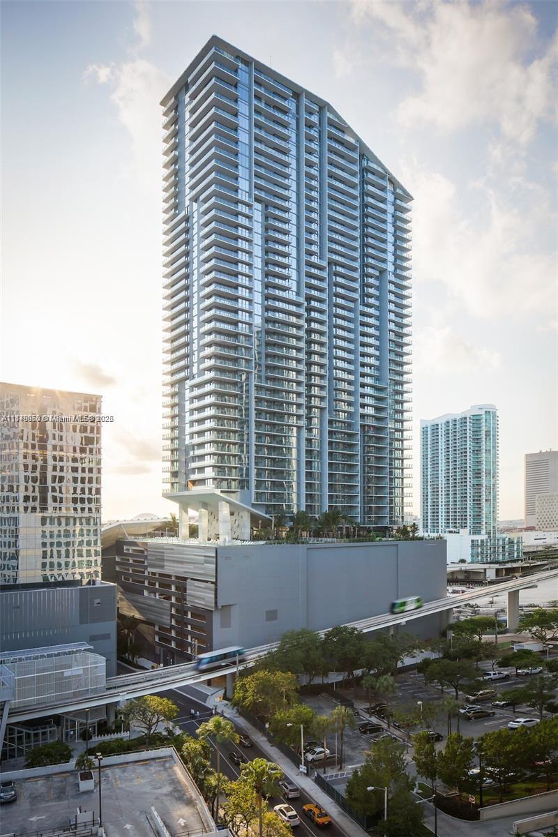 Priced to sell! Enjoy gorgeous sunsets and the city skyline views from this beautiful 2 Bedroom 2.5 Bathrooms plus a large Den that can be a 3rd bedroom or a home office. The Gourmet kitchen features Italian cabinetry, high-end Bosch appliances including a wine cooler. One-of-a-kind residence with 1,400sf of living area and an expansive balcony. The best location right in the heart of Brickell! Walk to Brickell City Centre Mall, restaurants, shops, work.