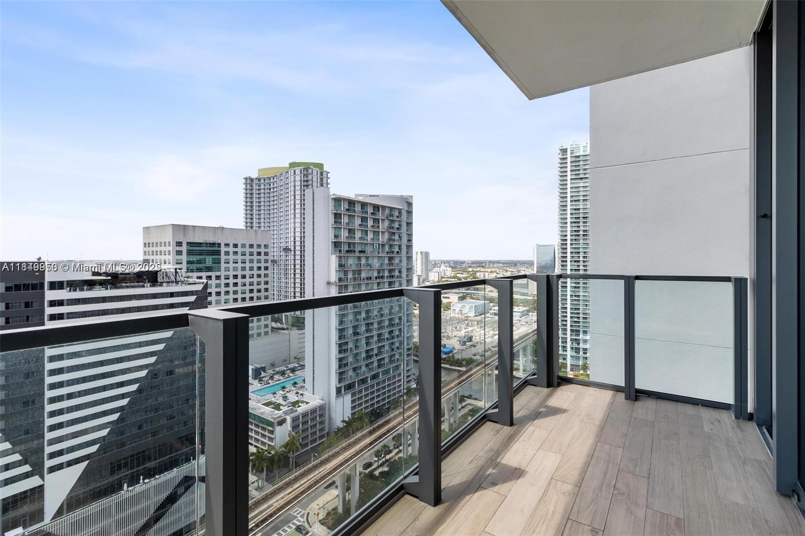 88 SW 7th St 2104, Miami, FL, 33130/$1,039,000 3 88 SW 7th St 2104