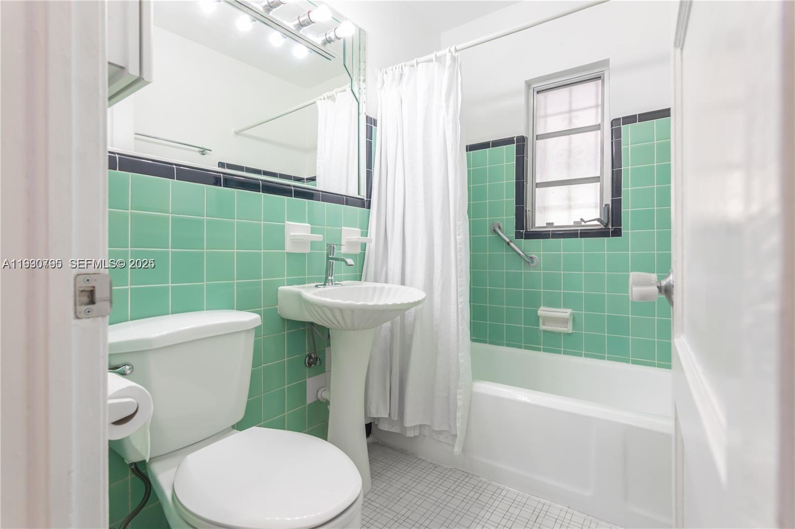 COM SILVER BLUFF - Residential Lease