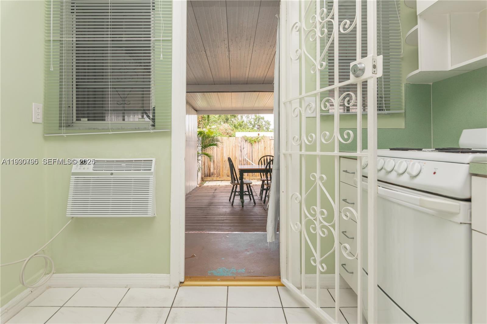 COM SILVER BLUFF - Residential Lease