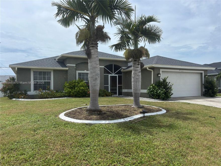 NICE HOME IN THE SW AREA OF CAPE CORAL,5 MINUTES DRIVE TO THE MARINA, 30 MINUTES DRIVE TO SANIBEL BEACHES, FEATURING 3 BEDROOMS AND 2 BATHROOMS, BIG BACKYARD AND ROOM FOR A POOL, SCREENED PORCH, 2 CAR GARAGE, 2 YEARS OLD ROOF AND AC UNIT. 

FOR SHOWINGS INSTRUCTIONS SEE BROKER REMARKS