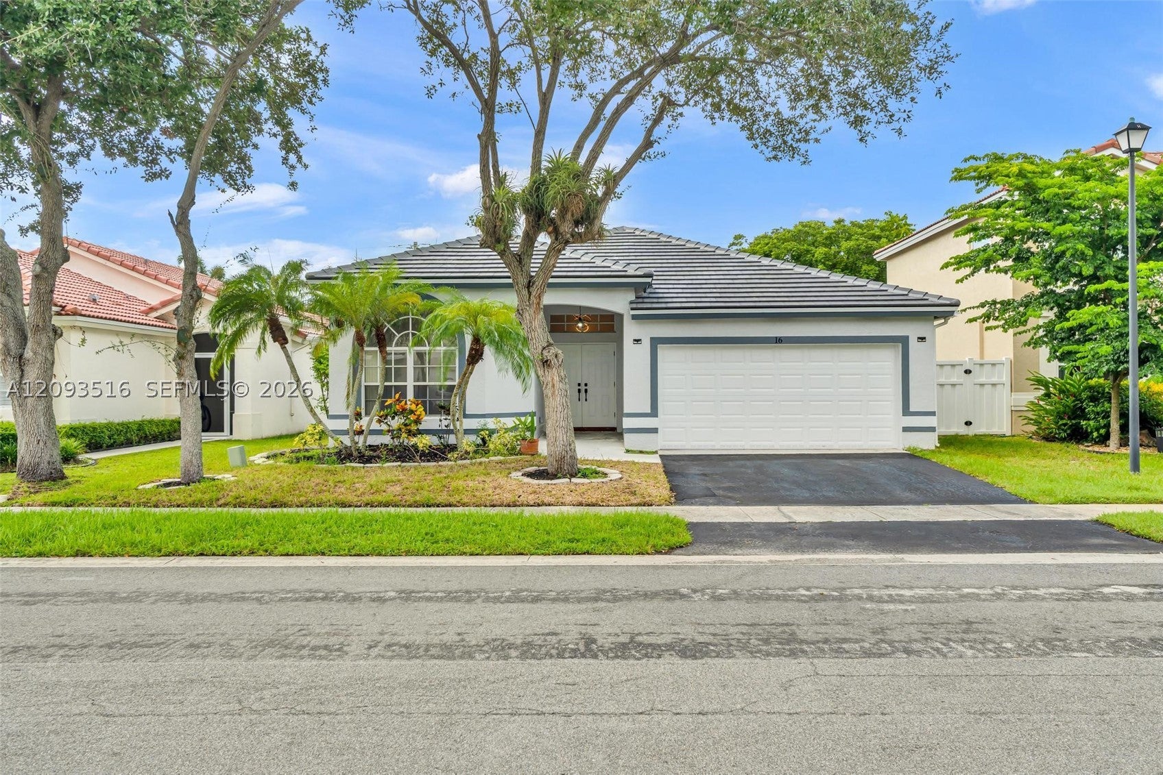 16 Gables Blvd