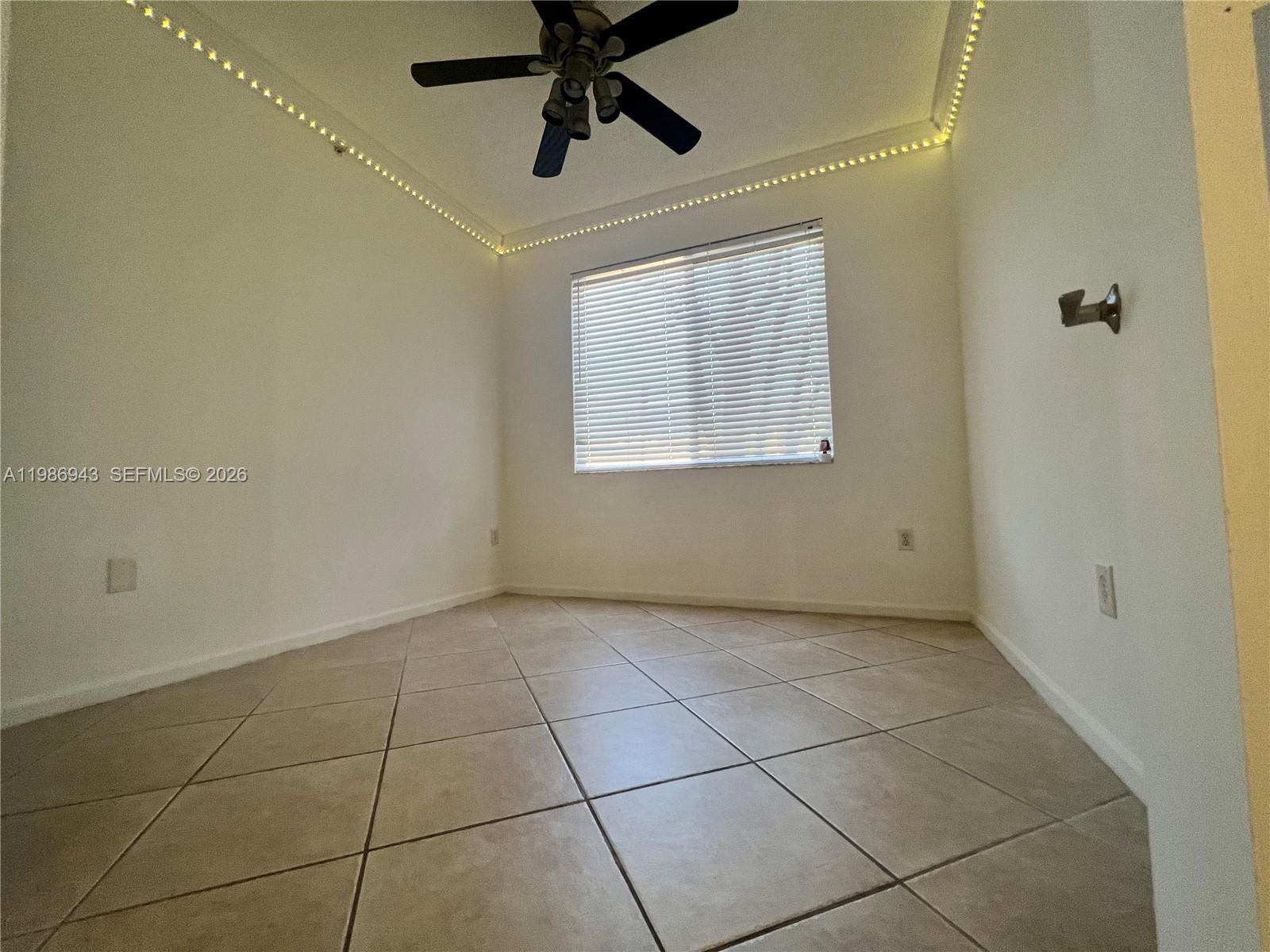 HYPOLUXOS MARINERS CAY CO - Residential