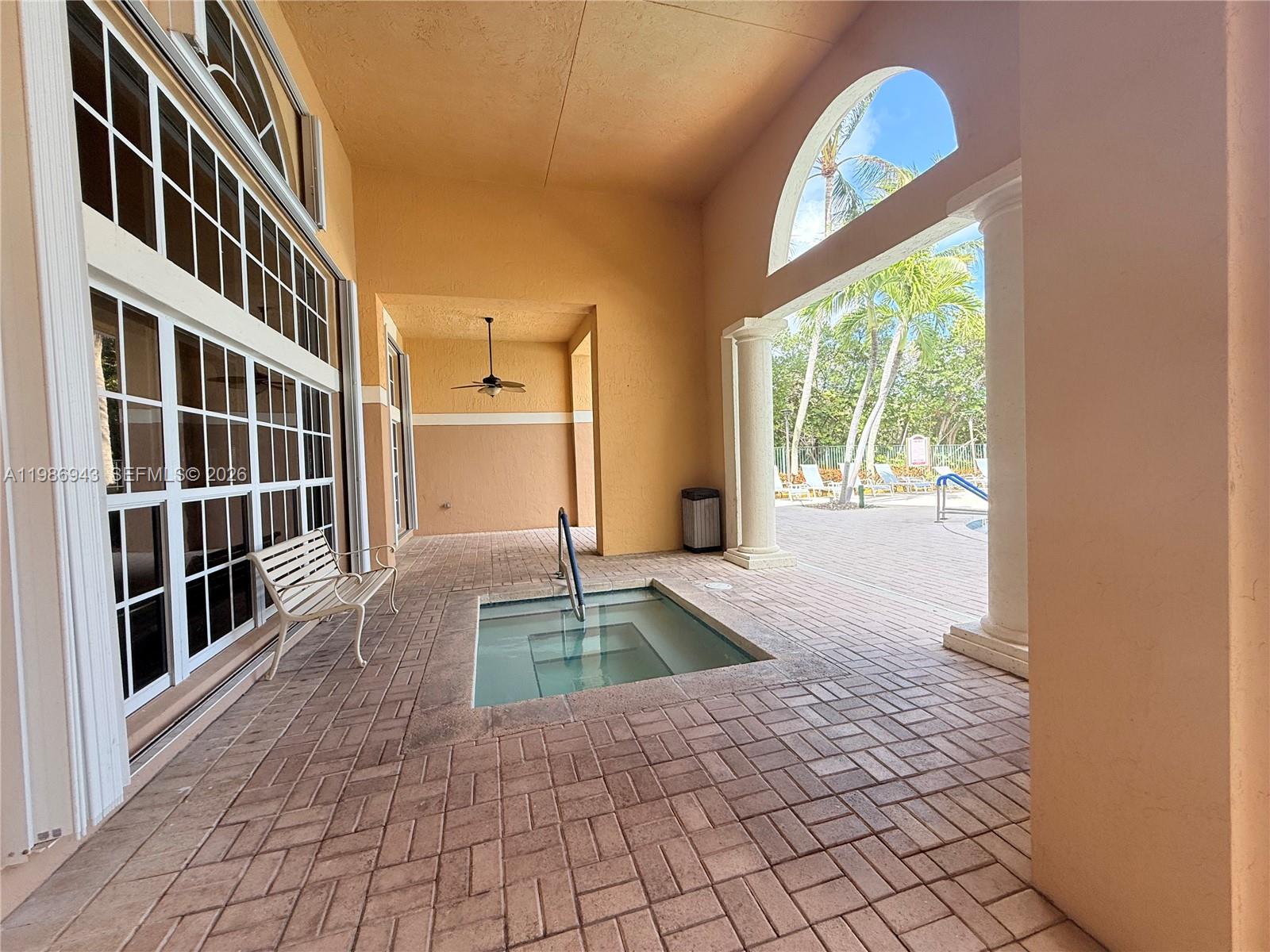 HYPOLUXOS MARINERS CAY CO - Residential