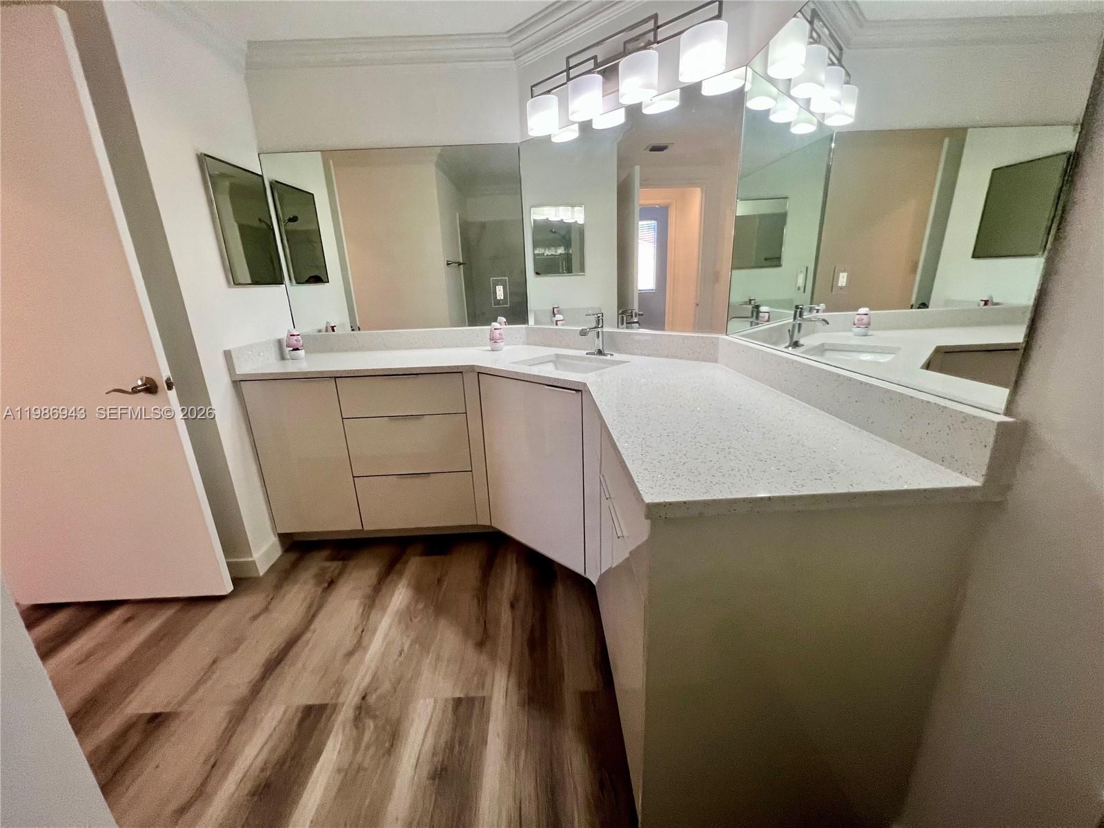 HYPOLUXOS MARINERS CAY CO - Residential