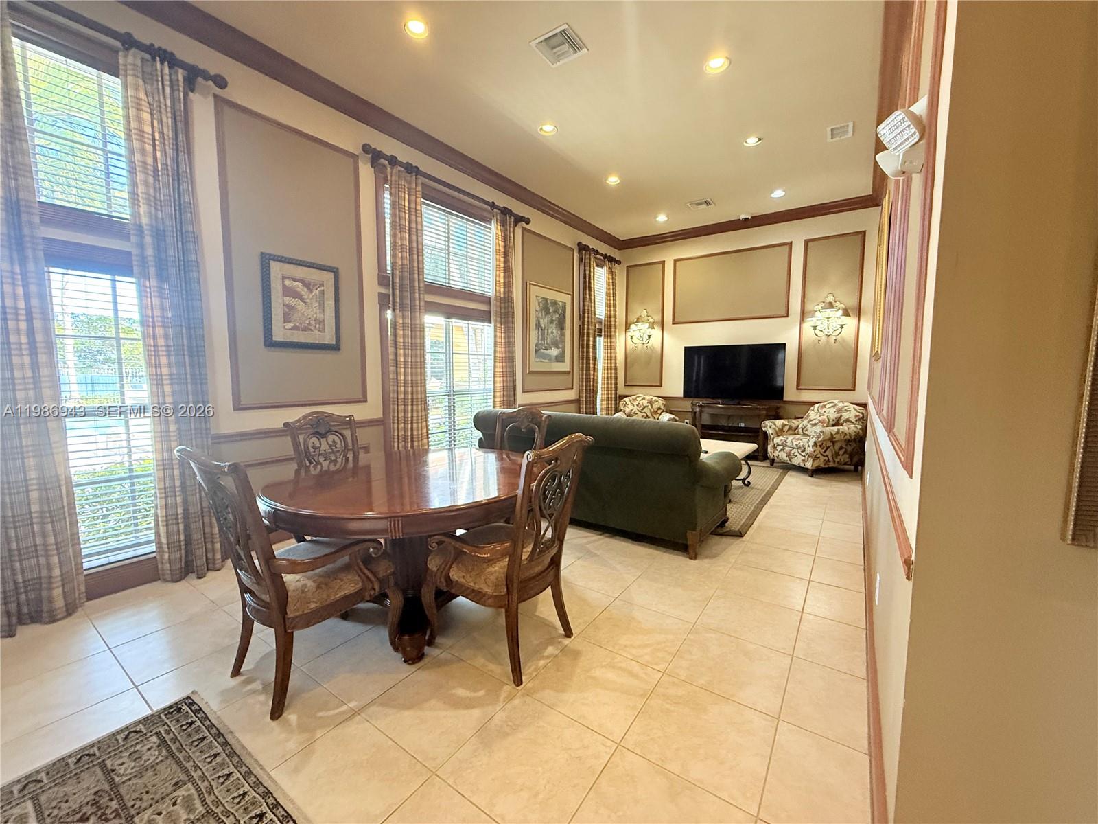 HYPOLUXOS MARINERS CAY CO - Residential