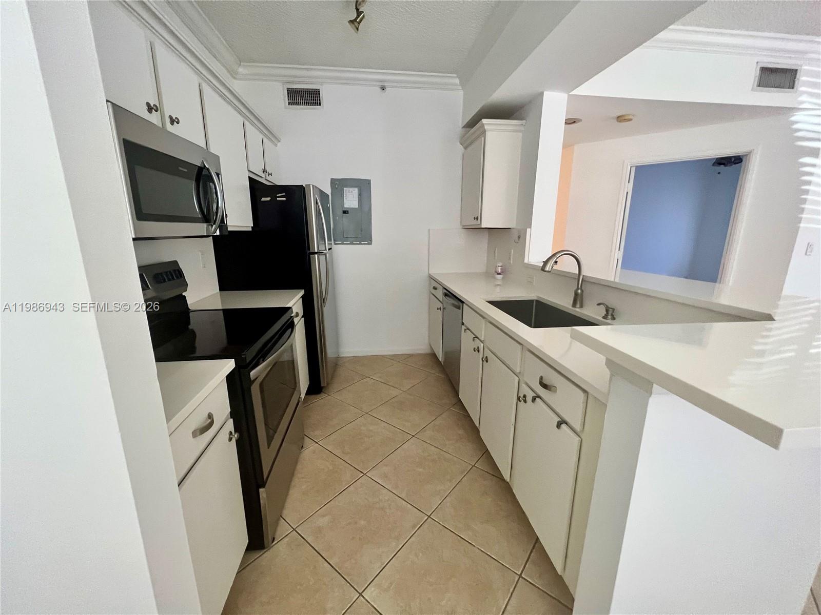 HYPOLUXOS MARINERS CAY CO - Residential