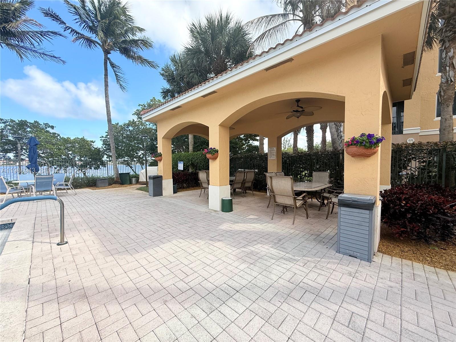 HYPOLUXOS MARINERS CAY CO - Residential