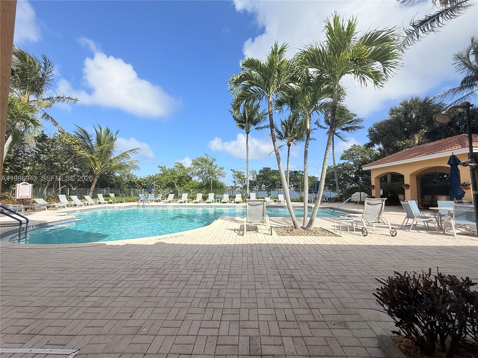 HYPOLUXOS MARINERS CAY CO - Residential