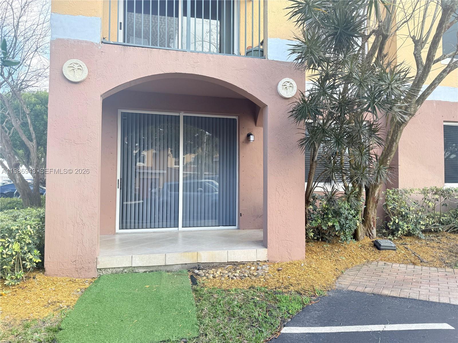 HYPOLUXOS MARINERS CAY CO - Residential