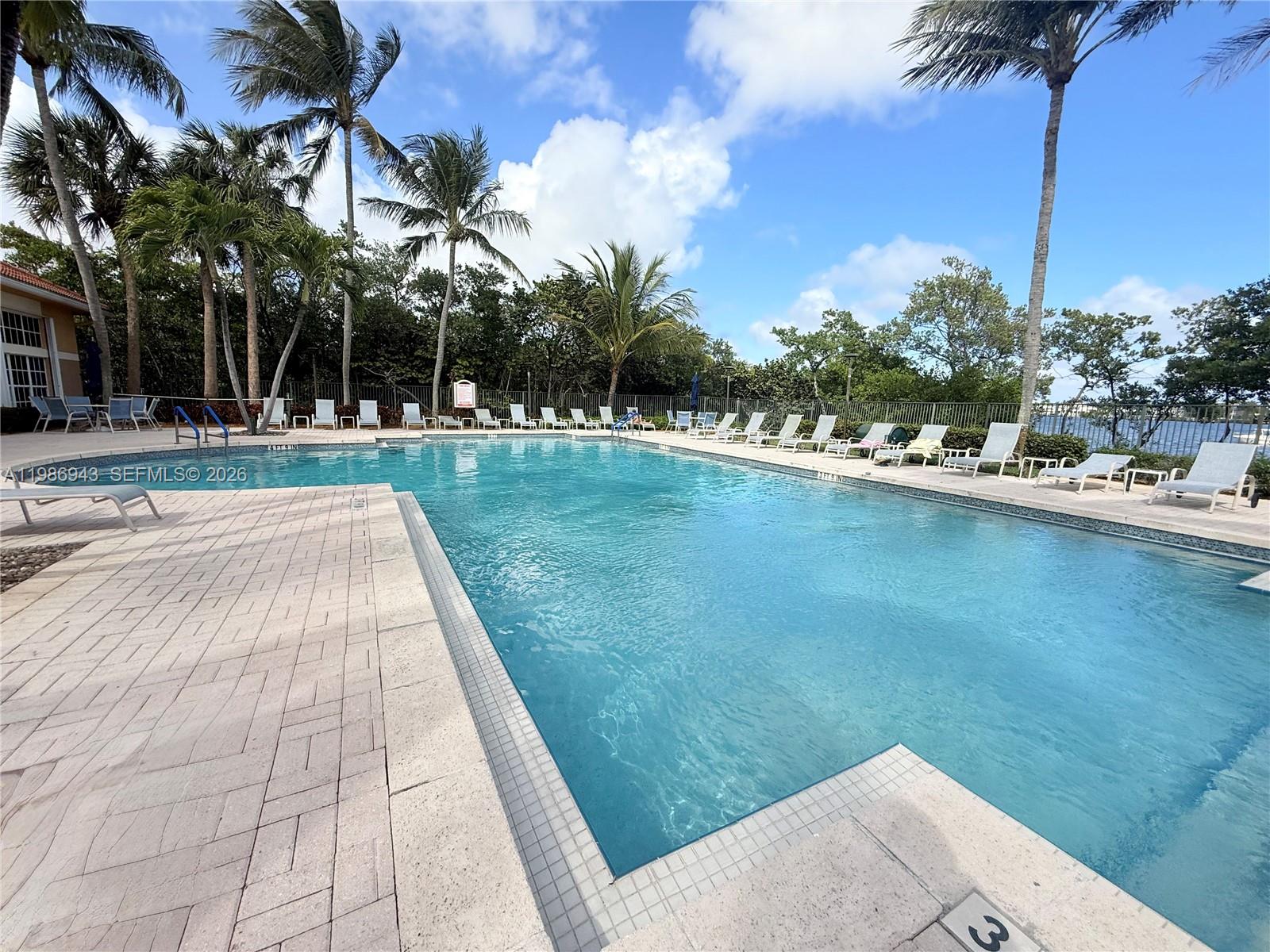 HYPOLUXOS MARINERS CAY CO - Residential