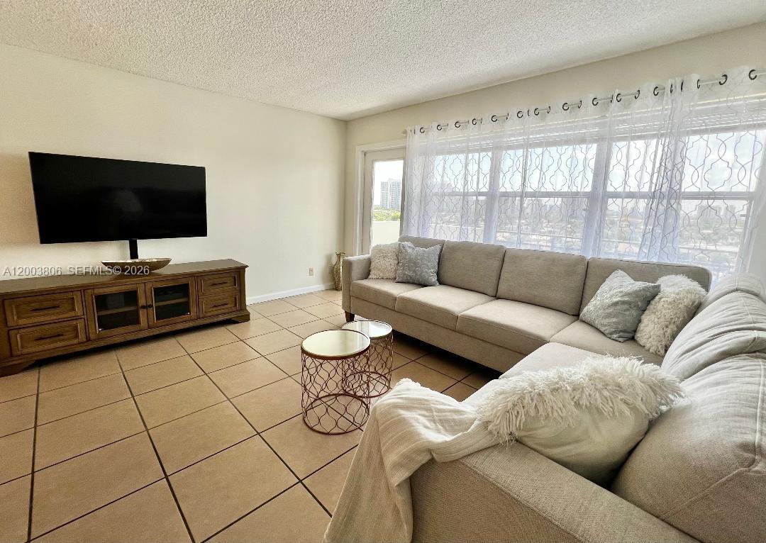 401 Golden Isles Dr 1011