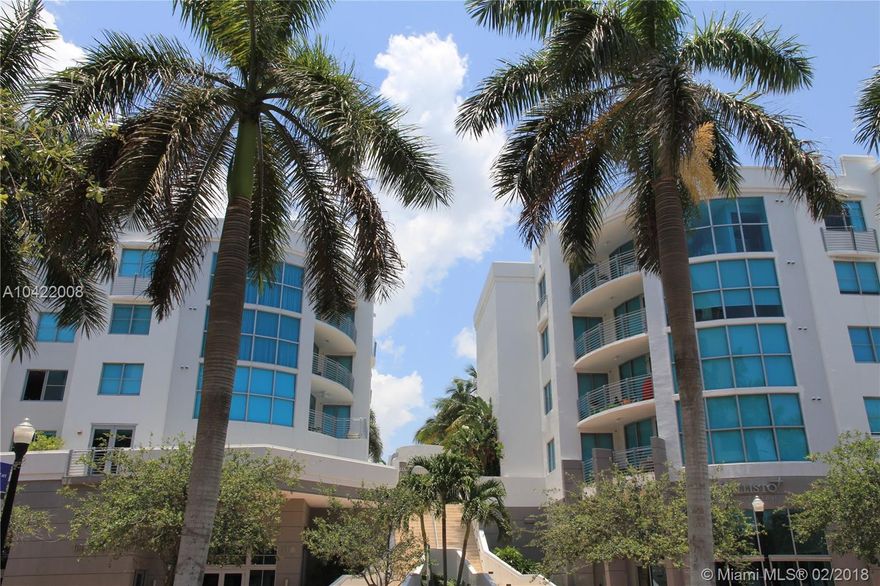 Amazing unit available furnished/unfurnished in South Fifth offering views of Miami Beach Skyline, Cruise and ocean view from the balcony. Located in one of the most desirable areas,
walk to famous restaurants, South Pointe Park, the Pier and the beach. Recently renovated pool area with Hot Tub, gym, game room, party room, valet, full service building and
high tech security system. Nicely decorated, with large walk in closet, laundry, modern kitchen and bathroom. Easy to show! Available May​​‌​​​​‌​‌​​​‌‌​​​‌‌‌​​‌​​‌‌​​​​ 1st